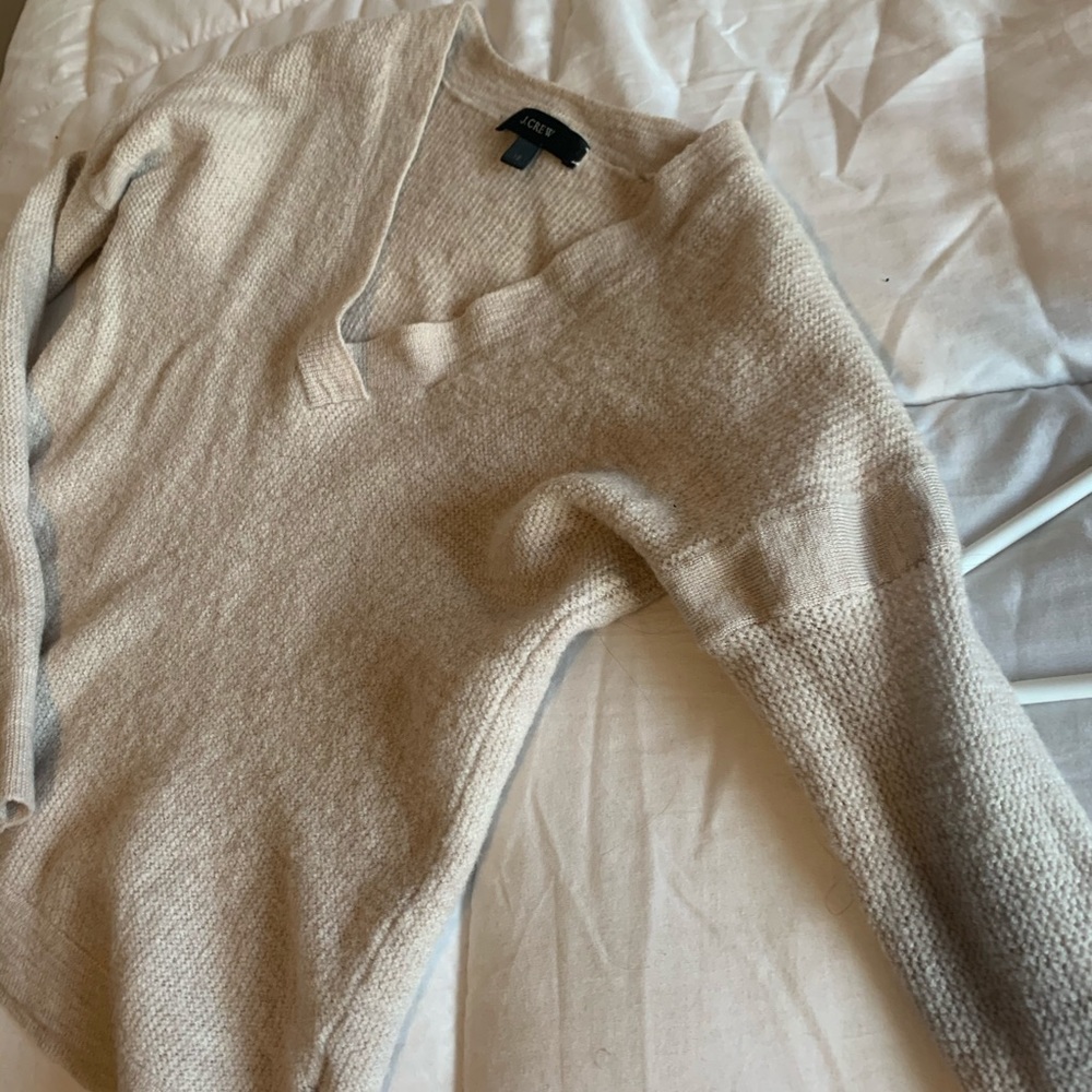 V-cut, cropped sweater